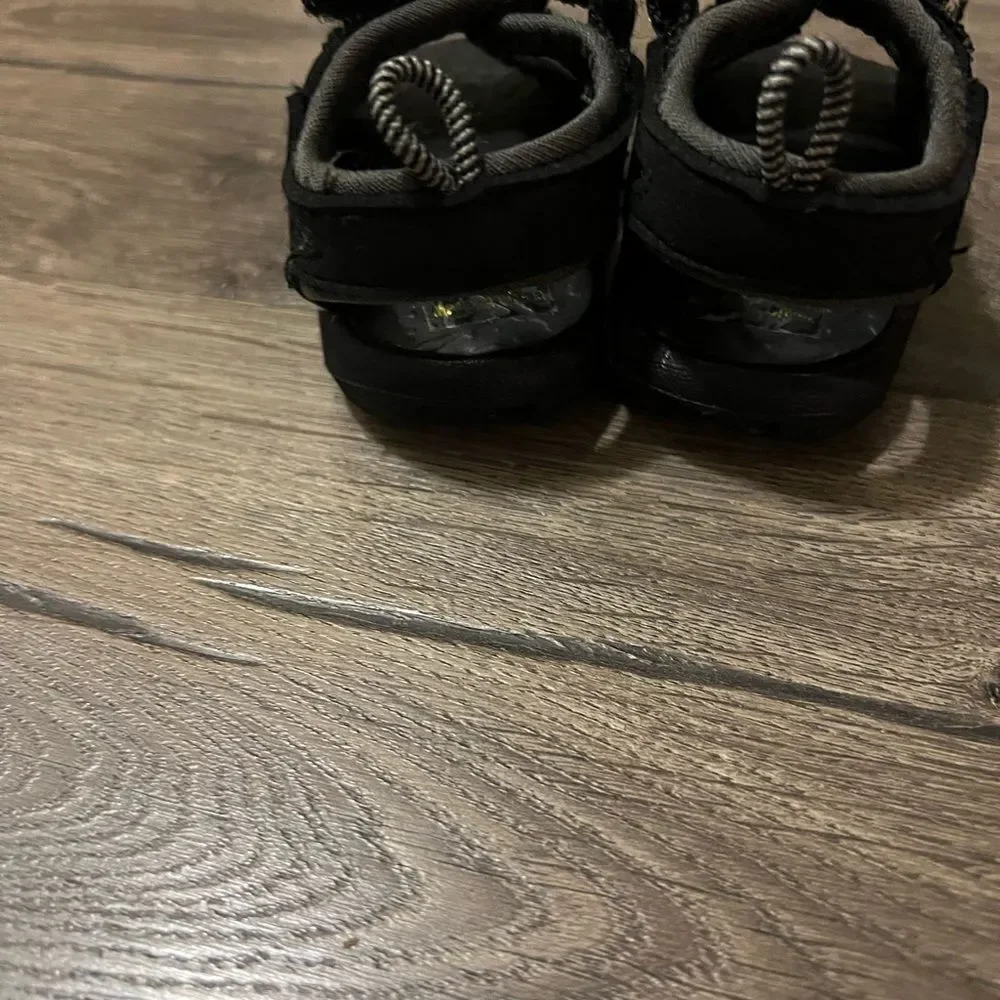 Baby toddler sandals size 1